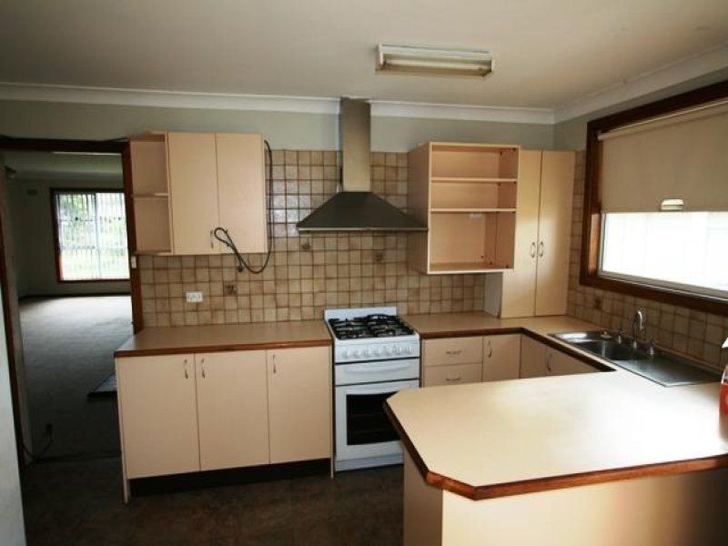 70 Nixon Road, Thirlmere NSW 2572