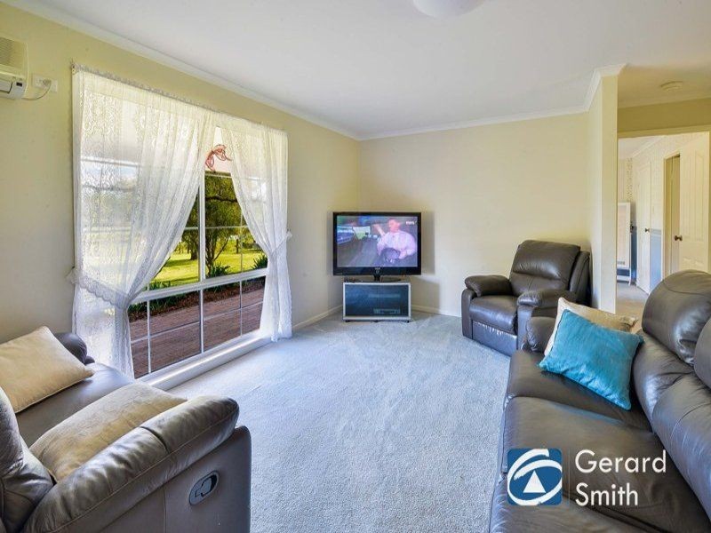 38 Russell Street, The Oaks NSW 2570