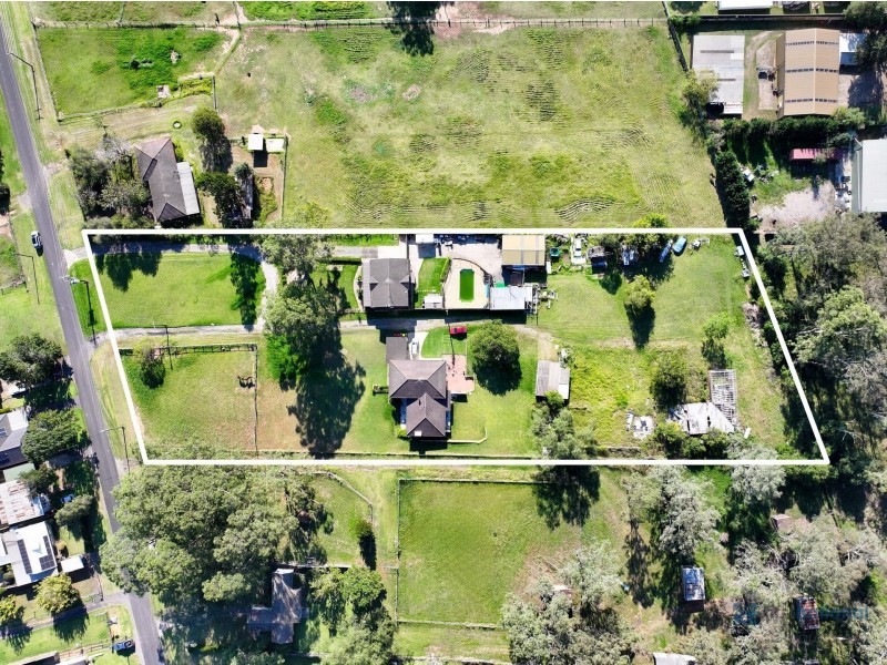 21 Station Road, Menangle Park NSW 2563