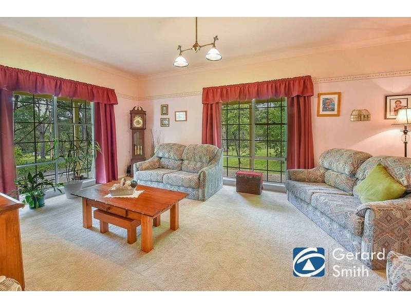 18 Elizabeth Way, Hill Top NSW 2575