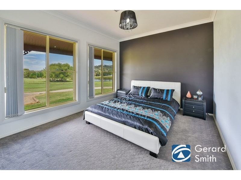 10 Blades Places, Douglas Park NSW 2569