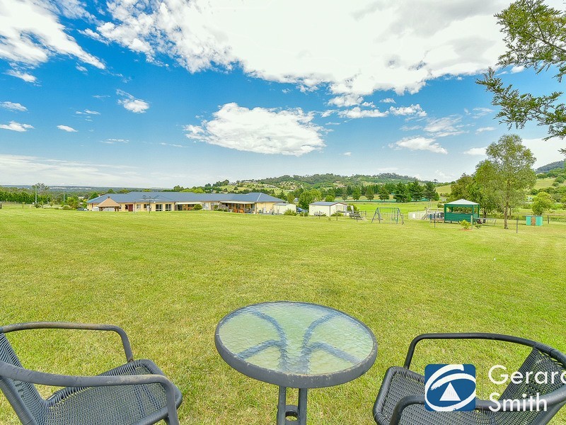 10 Blades Places, Douglas Park NSW 2569