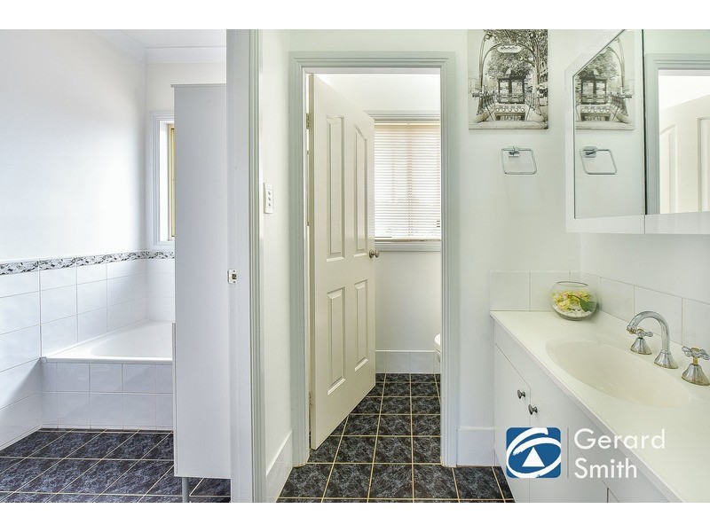 10 Blades Places, Douglas Park NSW 2569