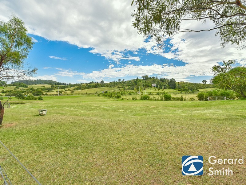 10 Blades Places, Douglas Park NSW 2569