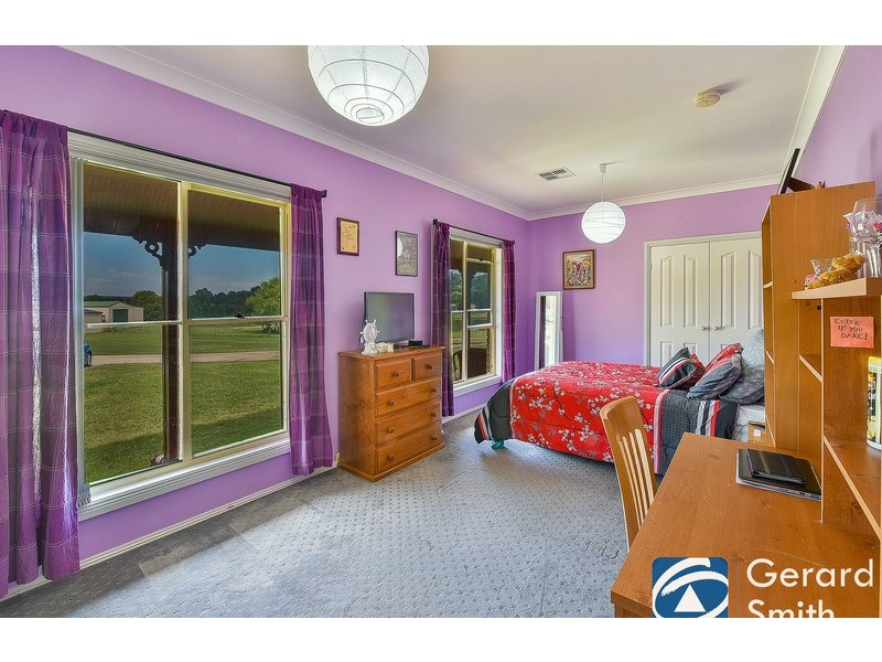 10 Blades Places, Douglas Park NSW 2569