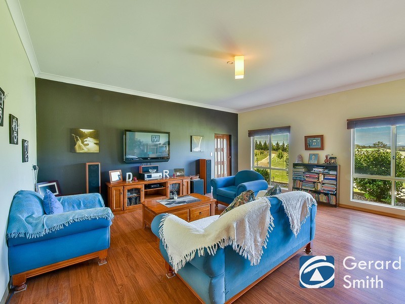 10 Blades Places, Douglas Park NSW 2569