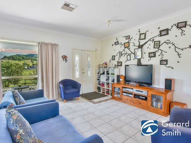 10 Blades Places, Douglas Park NSW 2569