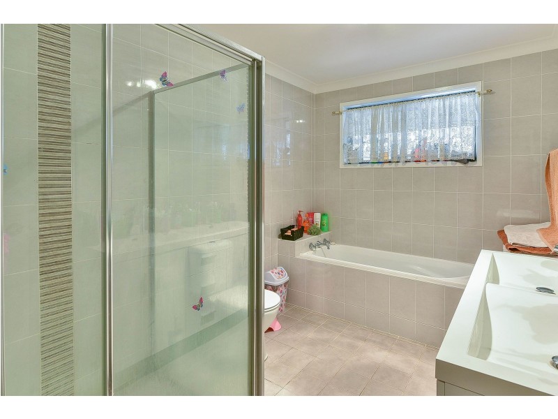 11 Courtland Avenue, Tahmoor NSW 2573