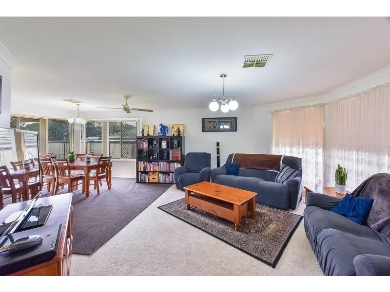 16 Railway Parade, Douglas Park NSW 2569