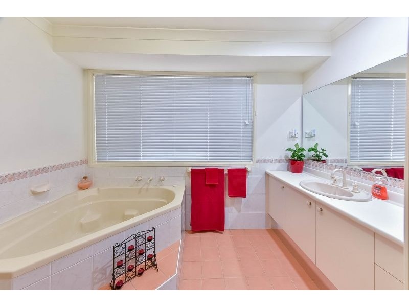 16 Railway Parade, Douglas Park NSW 2569