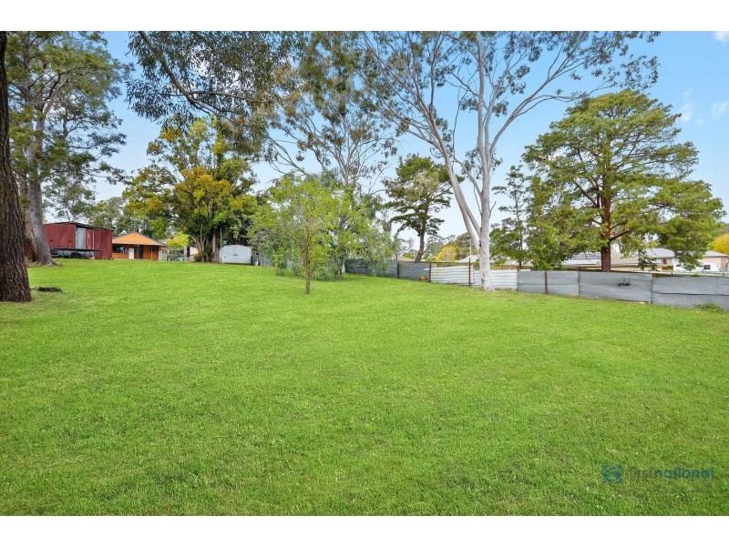 27 Carlton Road, Thirlmere NSW 2572
