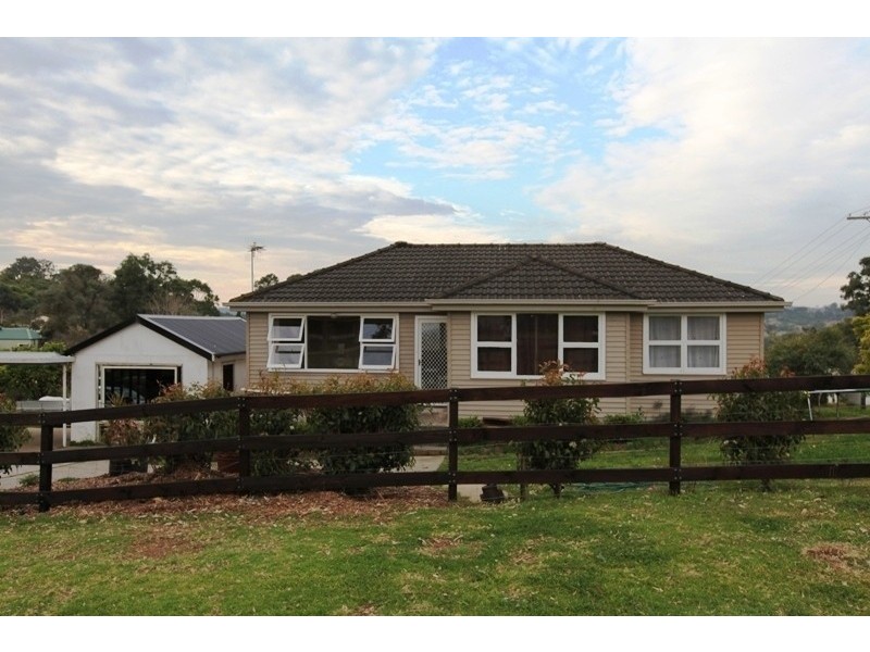 15 Cowper Street, Picton NSW 2571