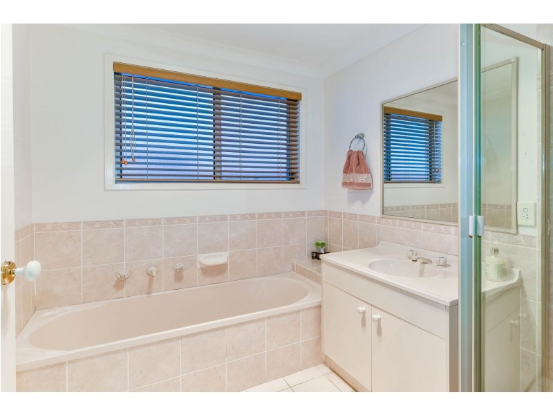 27 Lysander Avenue, Rosemeadow NSW 2560