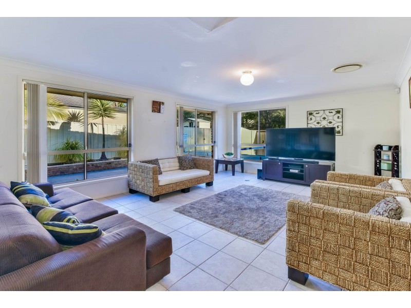 27 Lysander Avenue, Rosemeadow NSW 2560