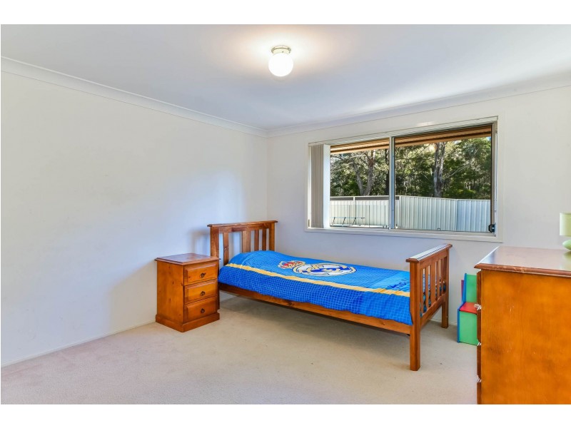 27 Lysander Avenue, Rosemeadow NSW 2560