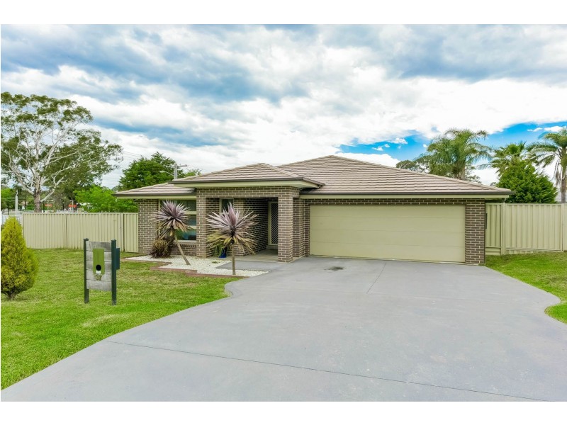 37 Pitt Street, Tahmoor NSW 2573