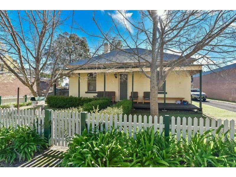 27 Oaks Street, Thirlmere NSW 2572