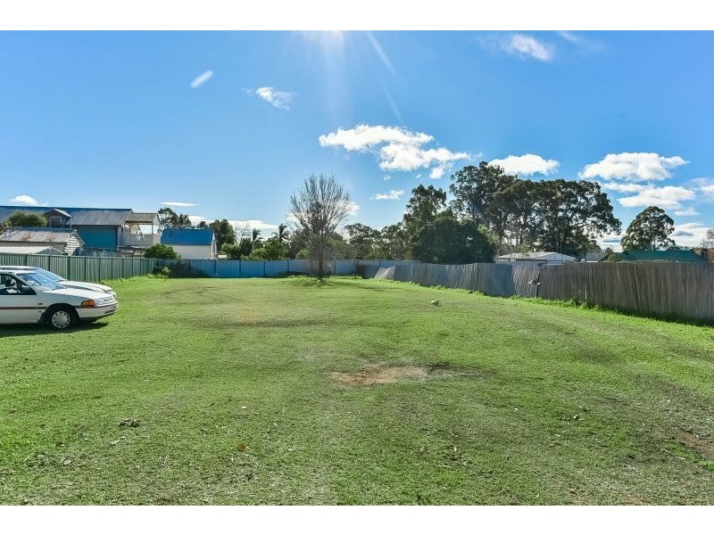 27 Oaks Street, Thirlmere NSW 2572