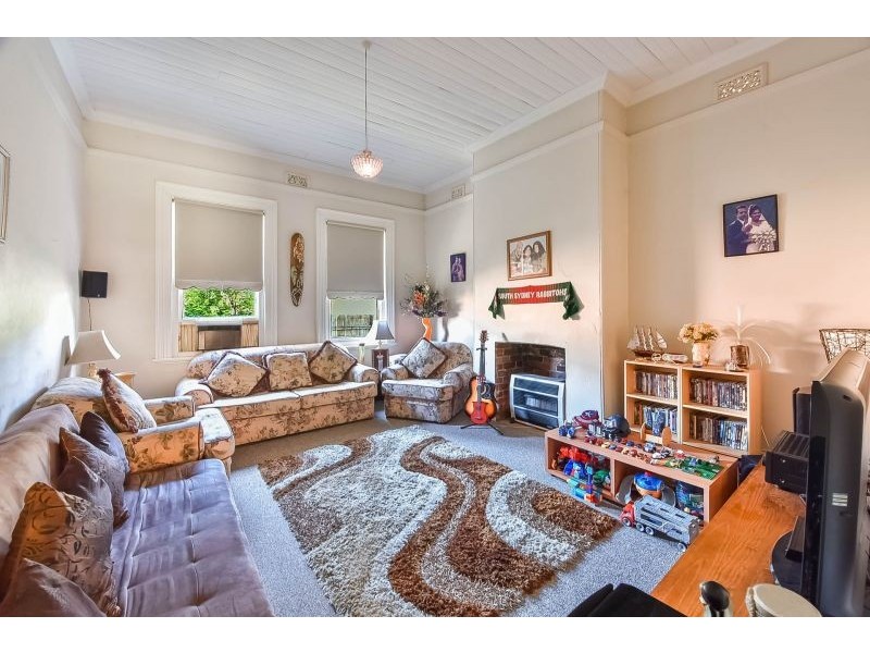 27 Oaks Street, Thirlmere NSW 2572