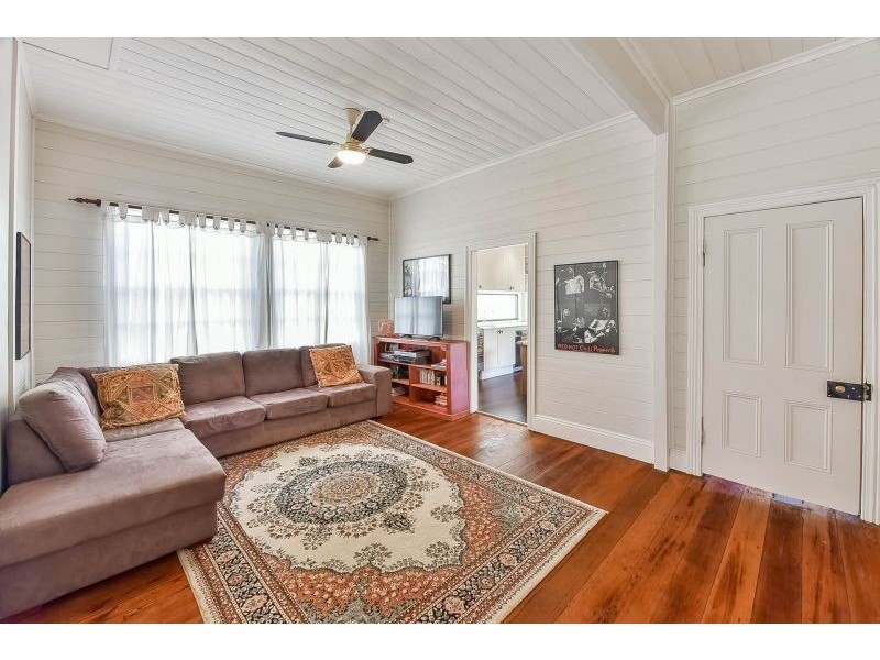 215 Menangle Street, Picton NSW 2571