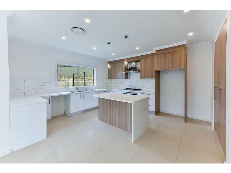 48 Remembrance Drive, Tahmoor NSW 2573