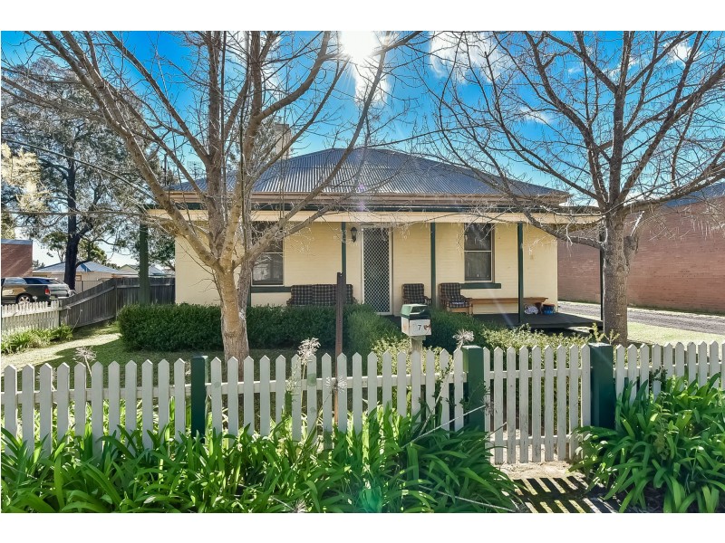 27A Oaks St, Thirlmere NSW 2572