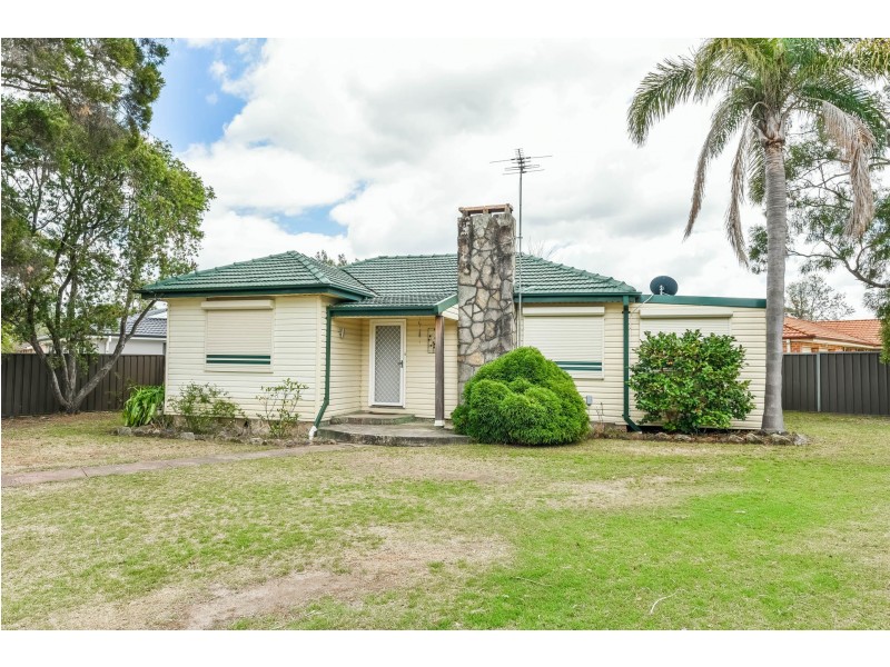 11 Thirlmere Way, Tahmoor NSW 2573