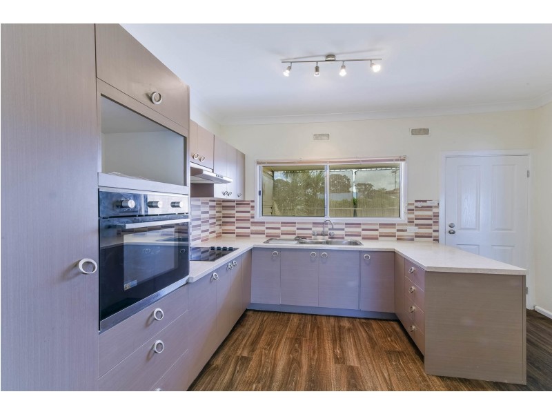 11 Thirlmere Way, Tahmoor NSW 2573