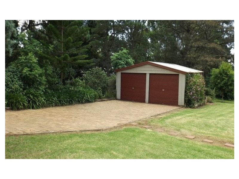 105 Myrtle Creek Avenue, Tahmoor NSW 2573