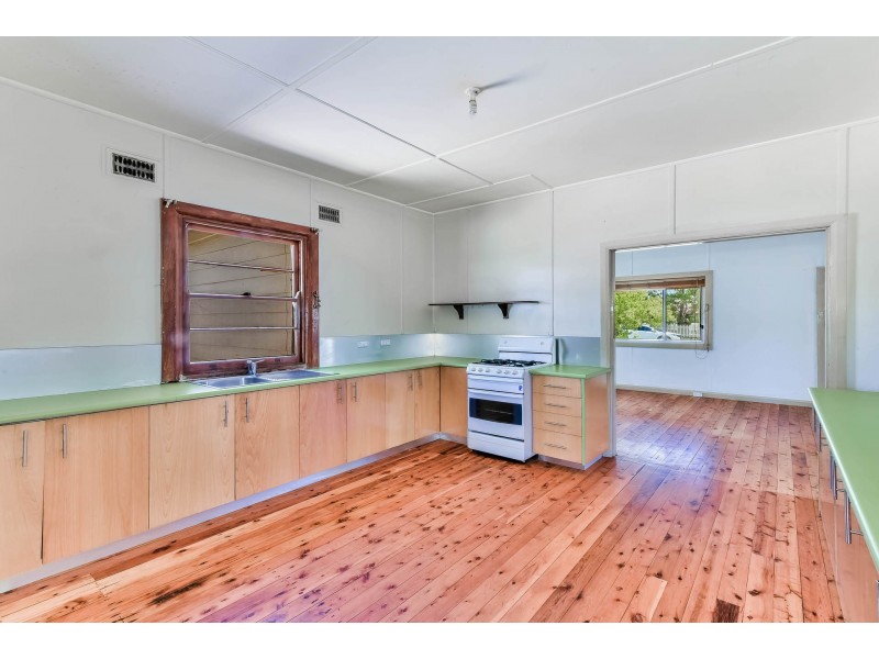 64 Carlton Road, Thirlmere NSW 2572