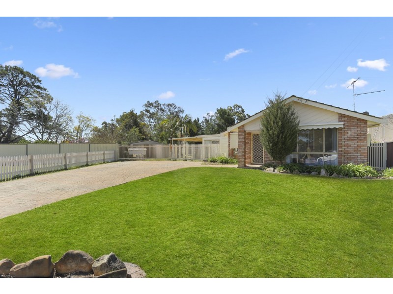 4 Davis Place, Thirlmere NSW 2572