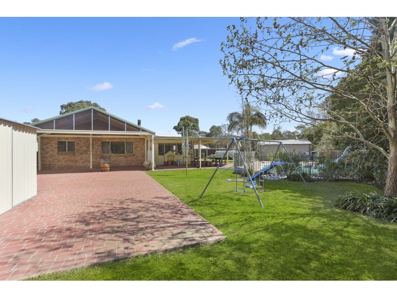 4 Davis Place, Thirlmere NSW 2572