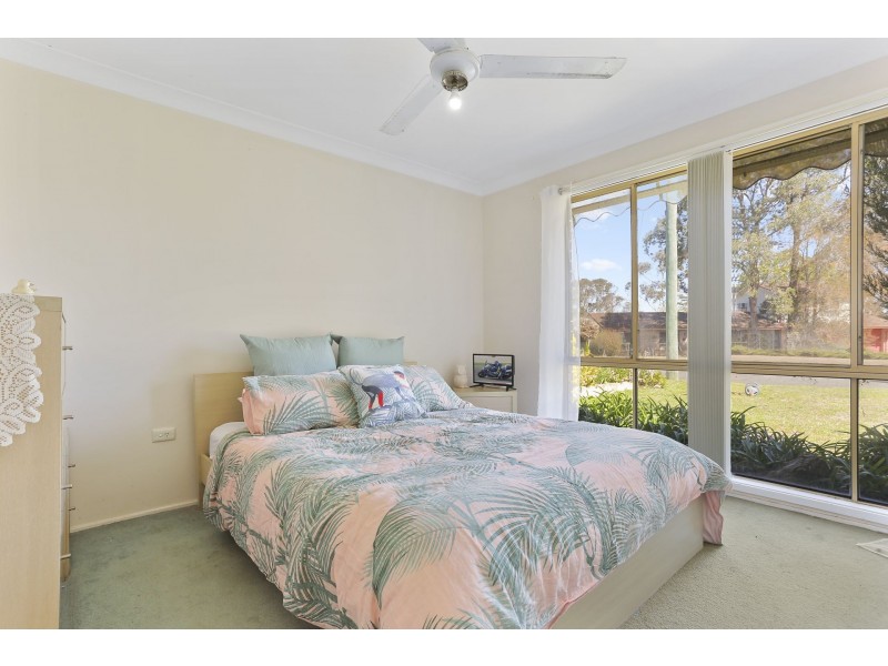 4 Davis Place, Thirlmere NSW 2572