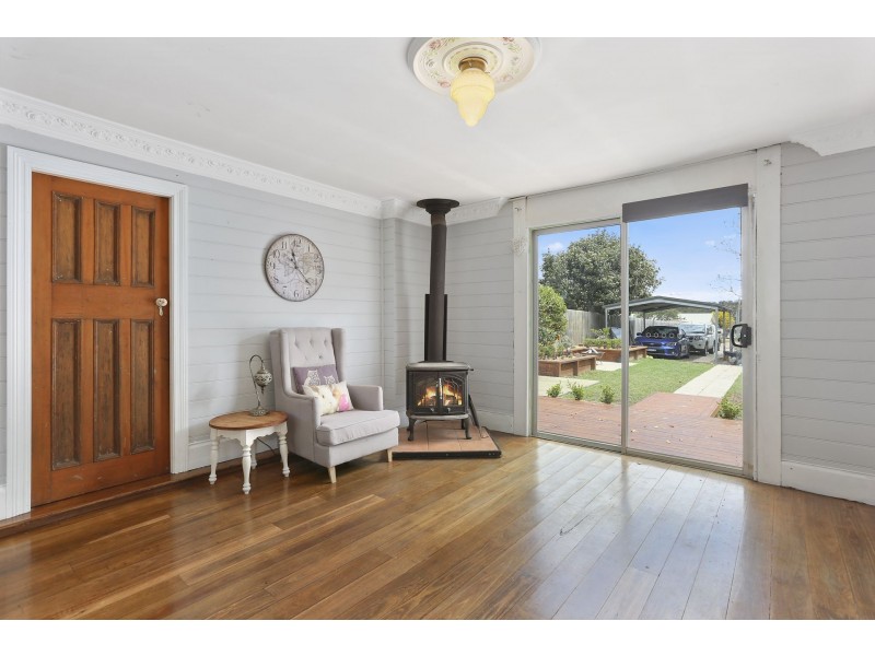 12 Victoria Road, Thirlmere NSW 2572
