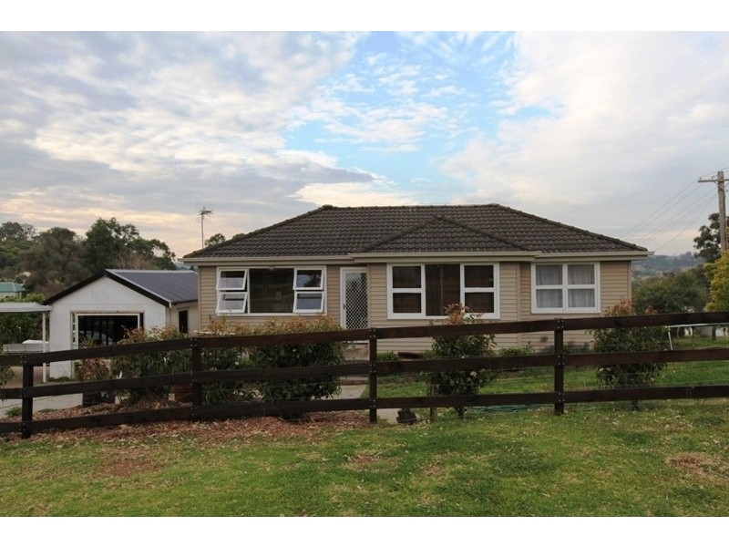 15 Cowper Street, Picton NSW 2571