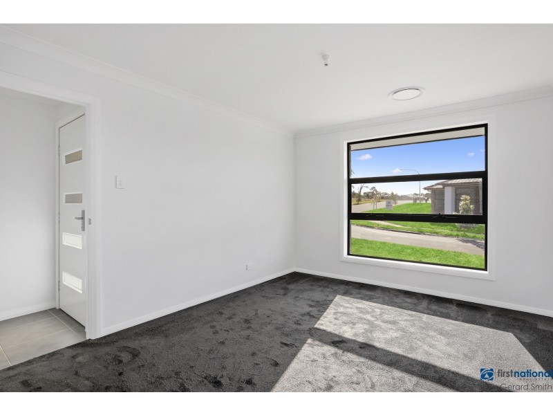 2 Agnes Place, Thirlmere NSW 2572