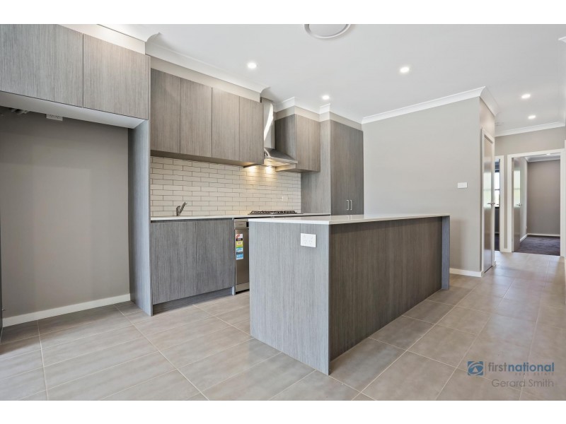 U2/21 Oaks Road, Thirlmere NSW 2572