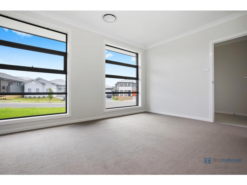 4 Agnes Place, Thirlmere NSW 2572