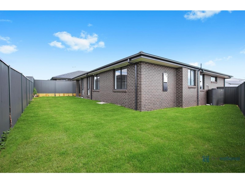4 Agnes Place, Thirlmere NSW 2572