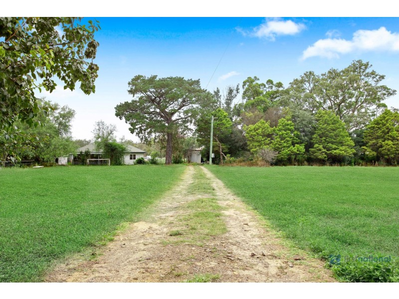 70 Nixon Road, Thirlmere NSW 2572