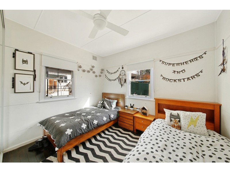 25 Coull Street, Picton NSW 2571