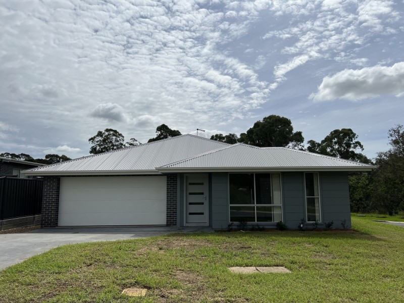 16 Kurrajong Crescent, Tahmoor NSW 2573