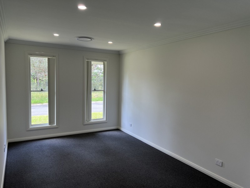 16 Kurrajong Crescent, Tahmoor NSW 2573