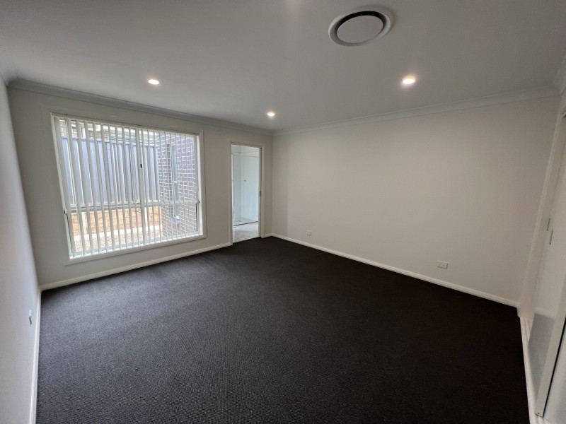 18 Kurrajong Crescent, Tahmoor NSW 2573