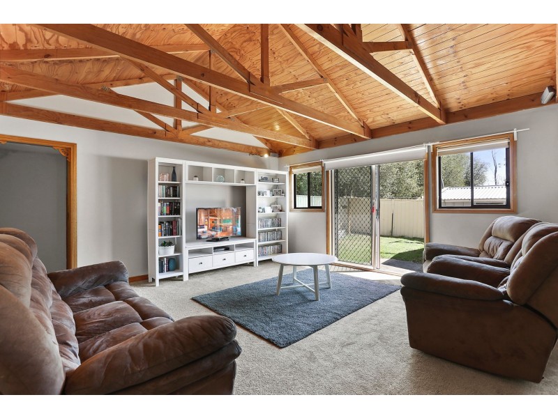 5 Pearce Street, Hill Top NSW 2575