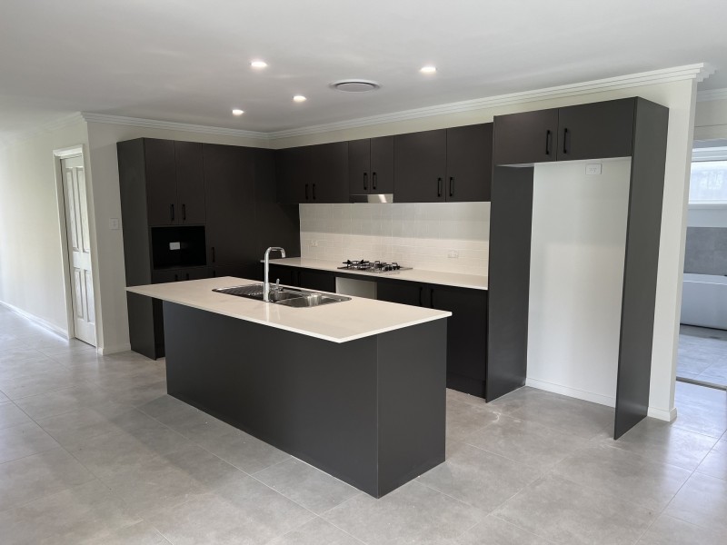 16 Kurrajong Crescent, Tahmoor NSW 2573