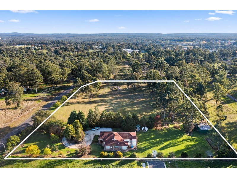 5 Greenacre Drive, Tahmoor NSW 2573
