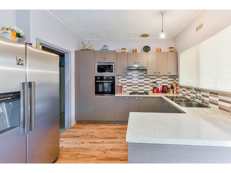 11 Thirlmere Way, Tahmoor NSW 2573