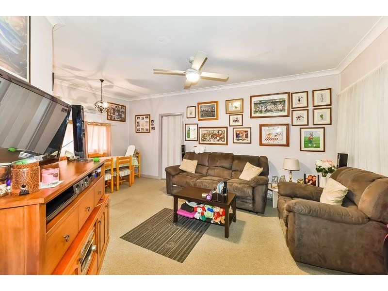 11 Thirlmere Way, Tahmoor NSW 2573