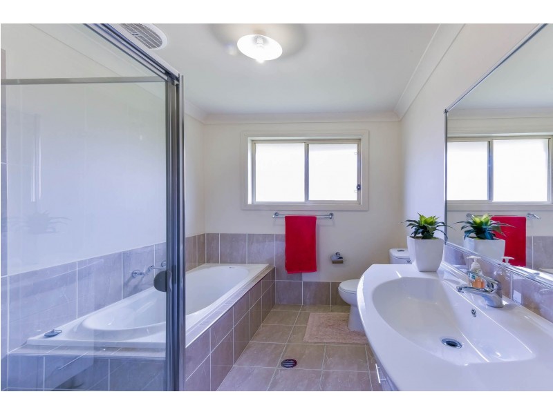 32 Park Avenue, Tahmoor NSW 2573